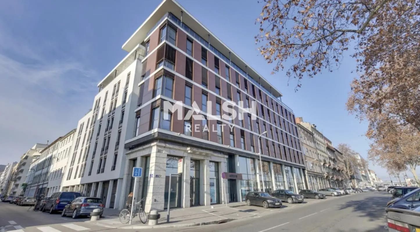 Office in Lyon for sale Building Photo- Image 1 of 27