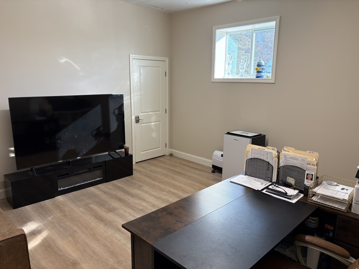 924 Washington St, South Easton, MA 02375 - Unité 7 -  - Photo intérieure - Image 1 of 4