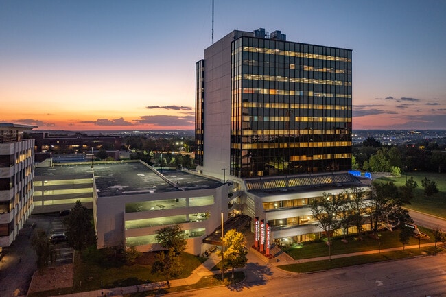 More details for 3100 Broadway St, Kansas City, MO - Office for Auction