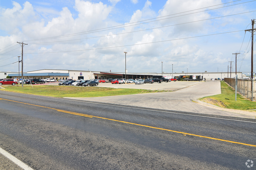 1431 FM 1101, New Braunfels, TX for lease - Primary Photo - Image 1 of 2