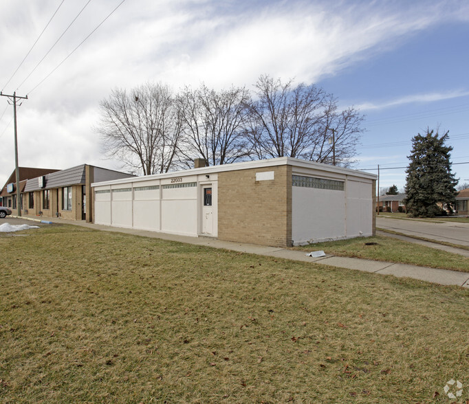 22033 Kelly Rd, Eastpointe, MI for sale - Primary Photo - Image 1 of 1