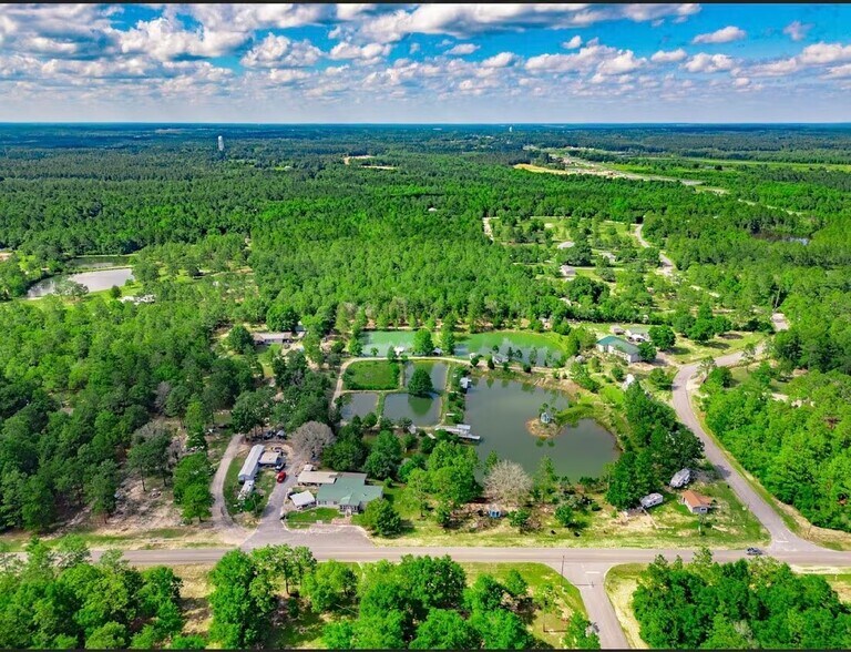 6291 Coy Burgess Loop, Defuniak Springs, FL à vendre - Photo du bâtiment - Image 2 de 7