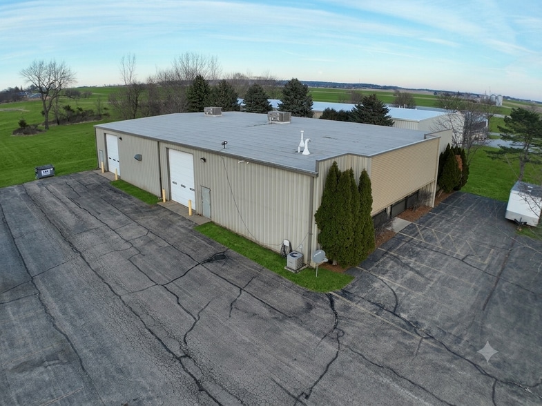 808 Hicks Dr, Elburn, IL for sale - Building Photo - Image 2 of 21
