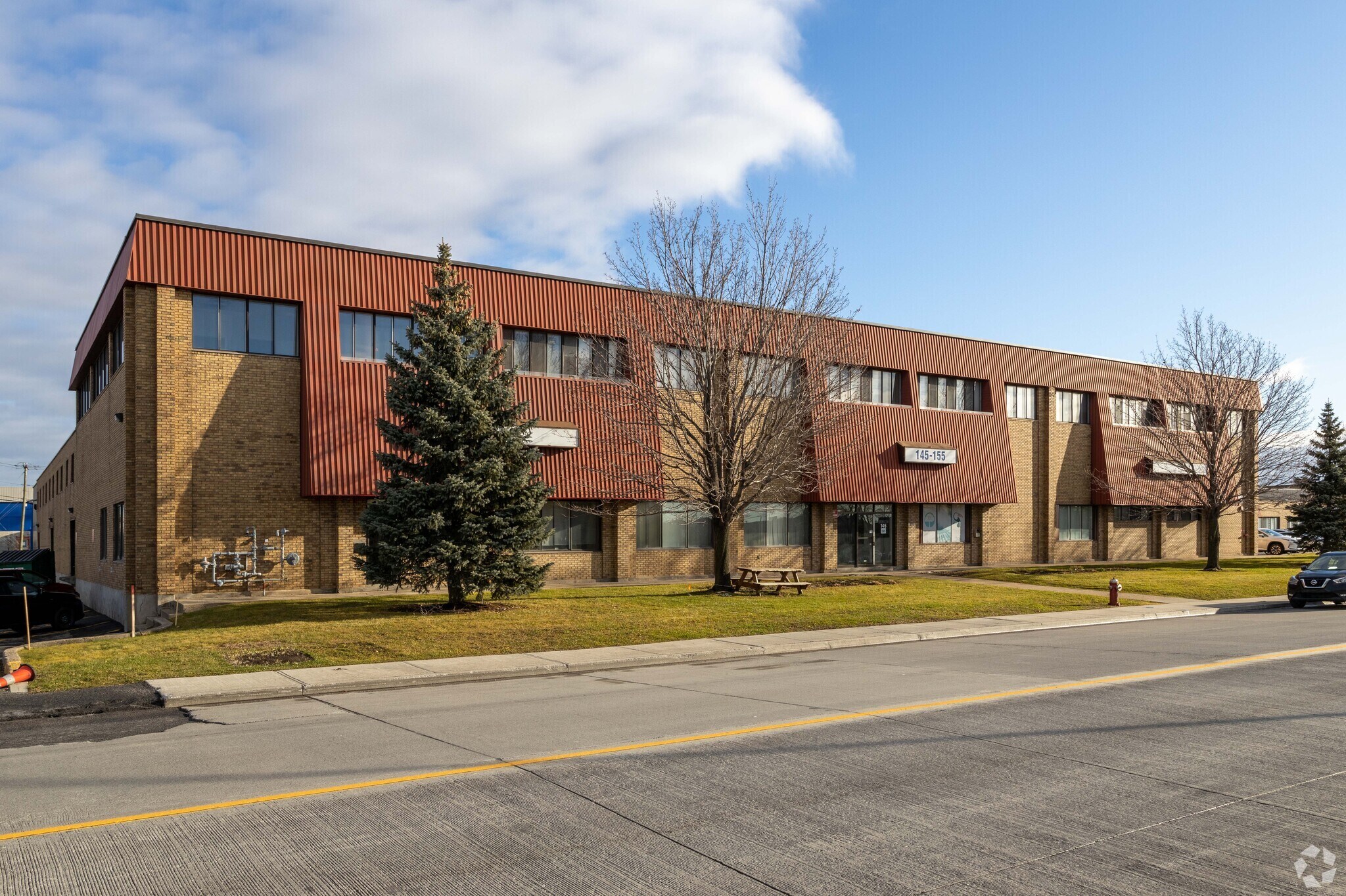 127-155 Montée de Liesse, Montréal, QC for lease Primary Photo- Image 1 of 28