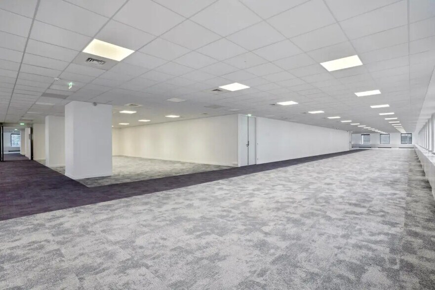 Bureau dans Courbevoie à louer - Photo du bâtiment - Image 3 de 12