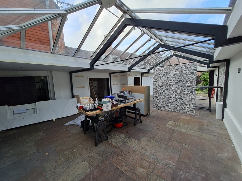 Knockhundred Row, Midhurst for lease - Interior Photo - Image 2 of 4