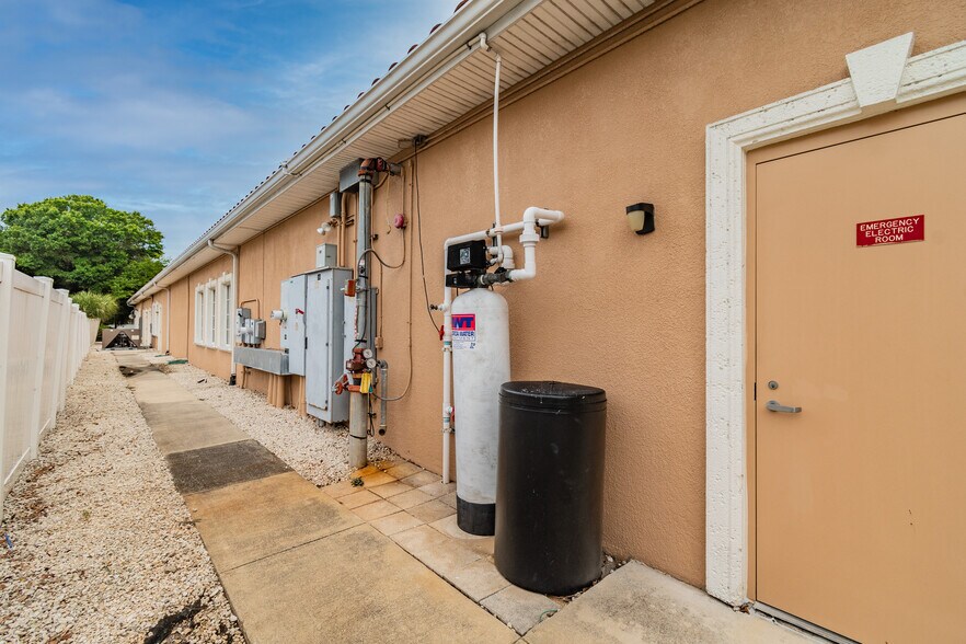 6640 78th Ave N, Pinellas Park, FL à vendre - Photo du bâtiment - Image 3 de 8