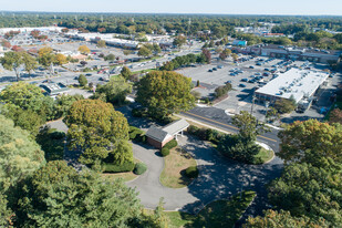 Redevelopment on Middle Country/Holbrook Rd - Restaurant avec service au volant