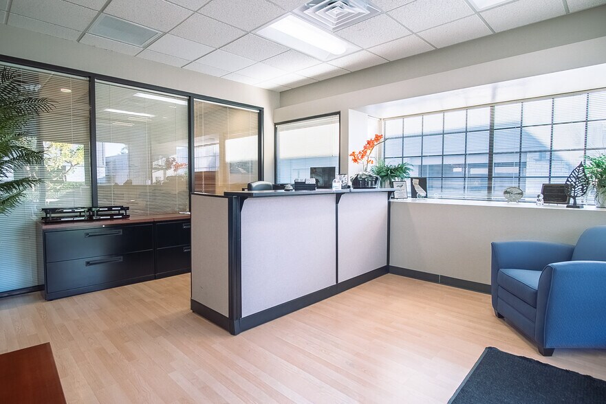 5150 Avenida Encinas, Carlsbad, CA à vendre - Photo du bâtiment - Image 3 de 9