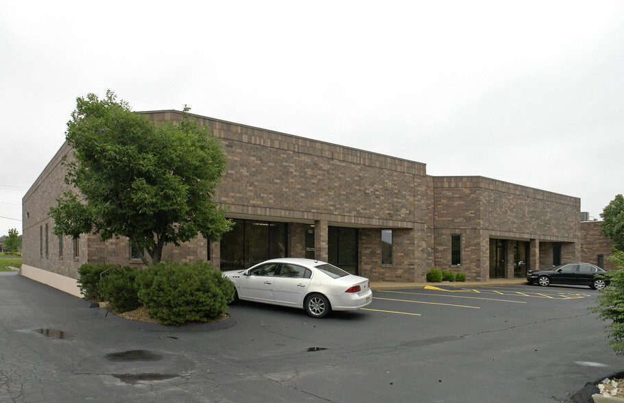 202 Chesterfield Mall, Chesterfield, MO à vendre - Photo du bâtiment - Image 1 de 1