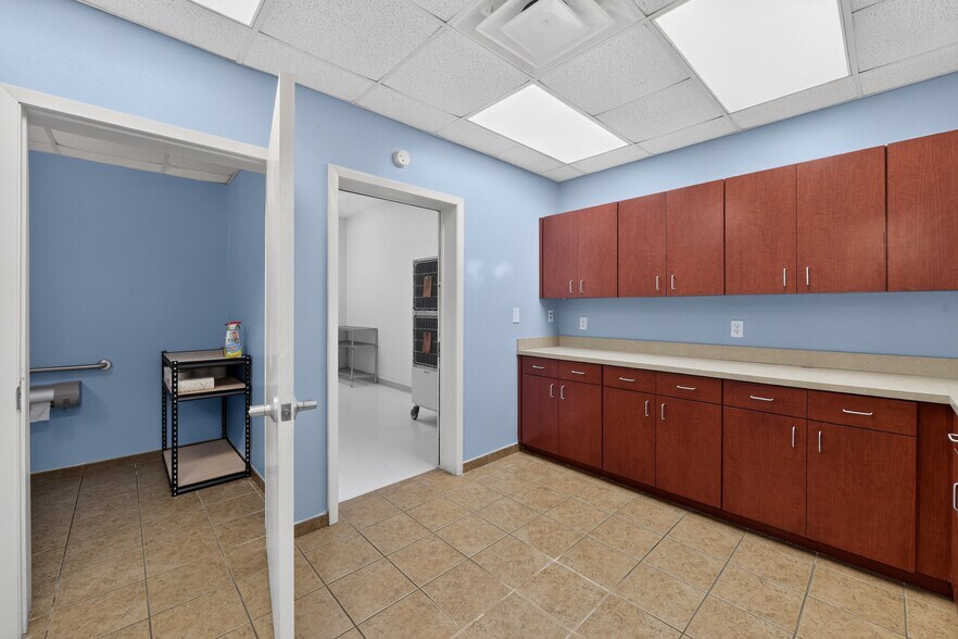 2555 Pinellas Point Dr S, Saint Petersburg, FL à louer - Photo du bâtiment - Image 3 de 47