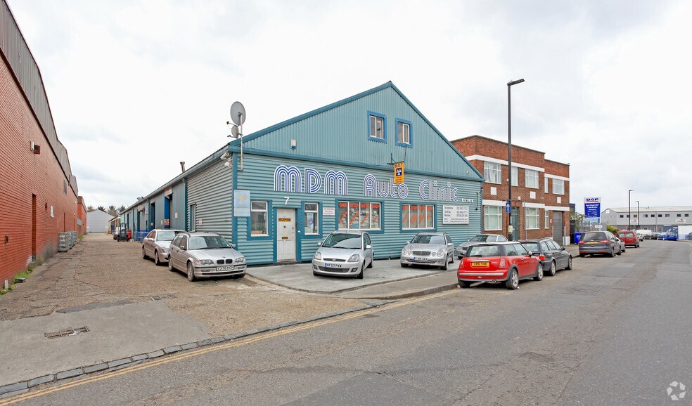 7A-7E Standard Rd, Londres à vendre - Photo du bâtiment - Image 1 de 5