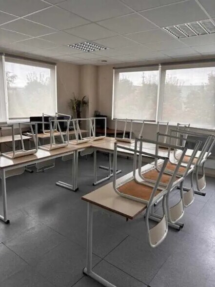 Office in Meaux for lease - Interior Photo - Image 3 of 6