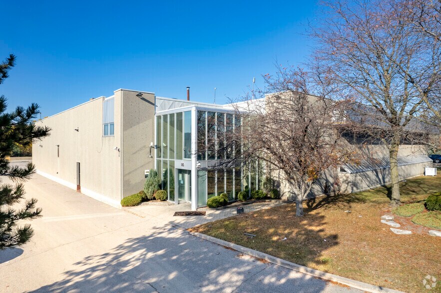 180 W Beaver Creek Rd, Richmond Hill, ON à vendre - Photo principale - Image 1 de 1