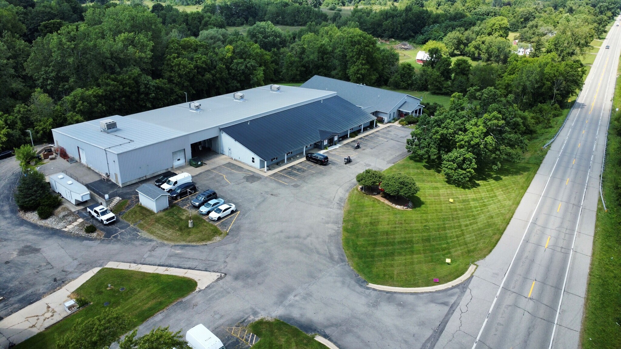 1351 N M 43 Hwy, Hastings, MI à vendre Photo du bâtiment- Image 1 de 16