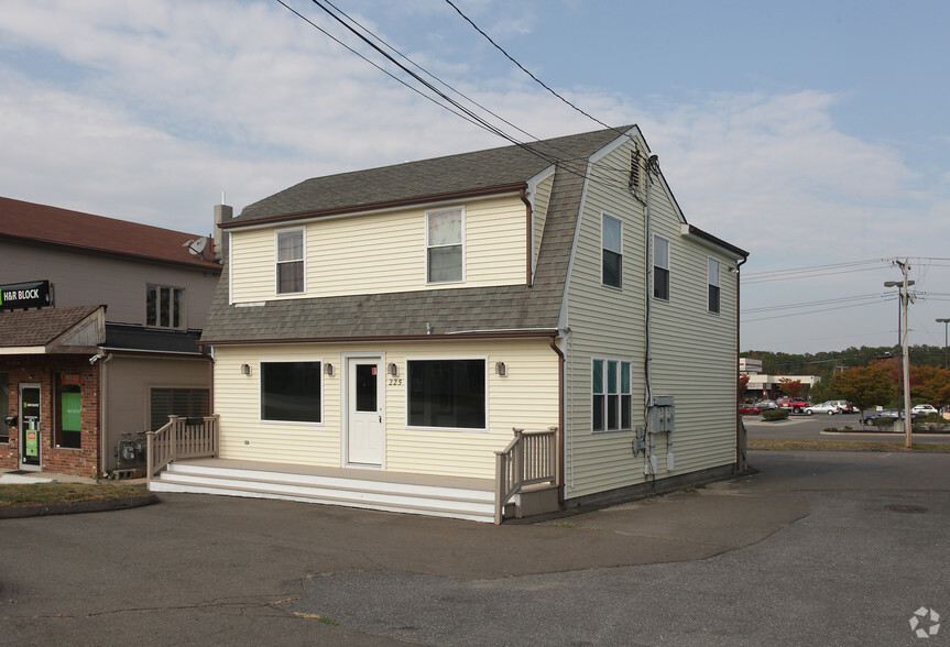 225 E Main St, Clinton, CT à vendre - Photo principale - Image 1 de 1