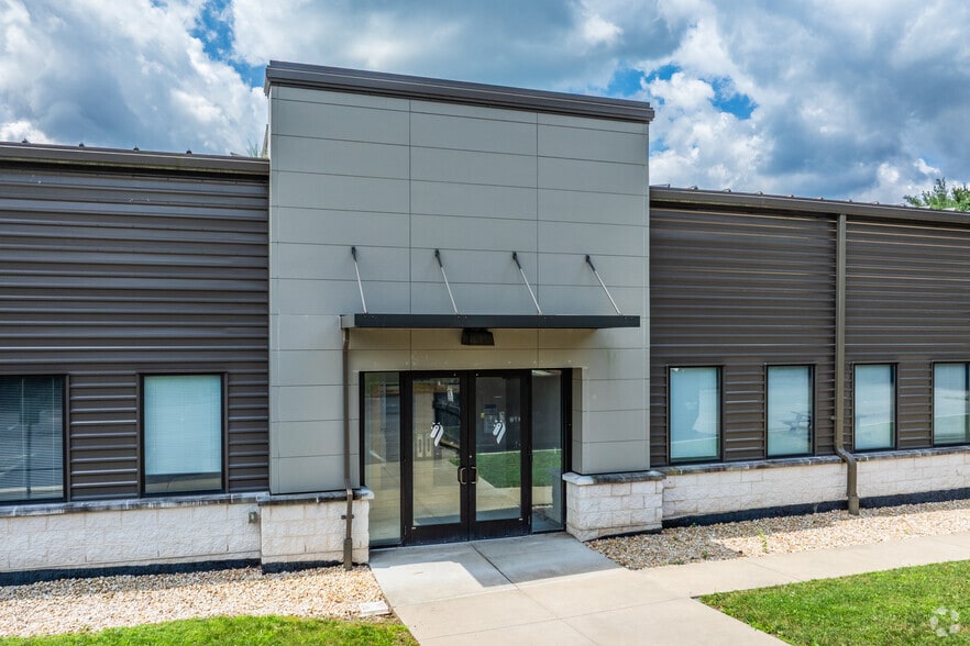 200 Business Center Dr, Pittsburgh, PA for lease - Building Photo - Image 3 of 8