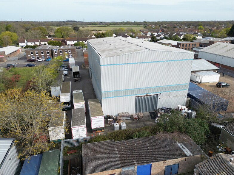 14-16 Queensway, New Milton à vendre - Photo du bâtiment - Image 2 de 6