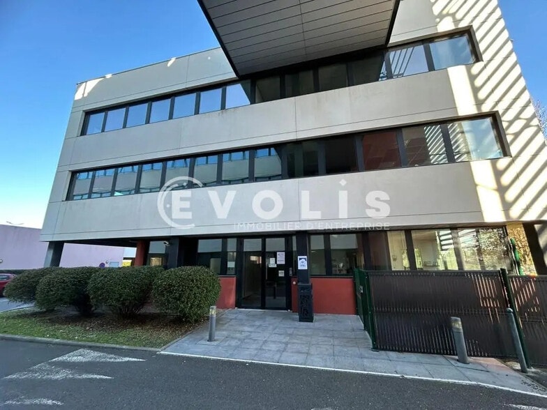 38 Allée Mégevie, Gradignan for lease - Building Photo - Image 2 of 14