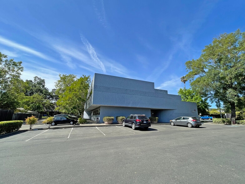 2351 Mendocino Ave, Santa Rosa, CA for sale - Primary Photo - Image 3 of 10