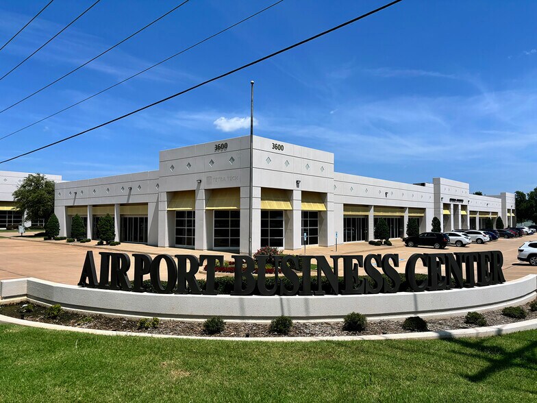 3600 S MacArthur Blvd, Oklahoma City, OK à louer - Photo du bâtiment - Image 1 de 2