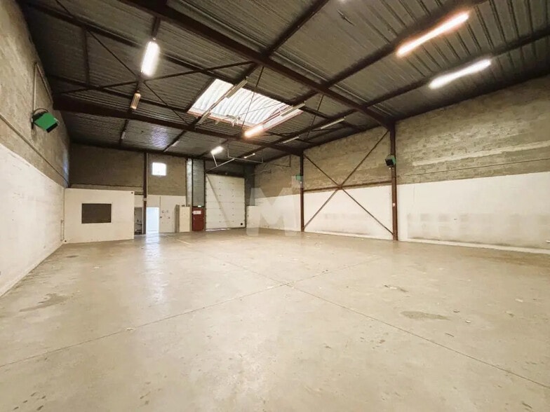 Flex in Chilly-Mazarin for lease - Interior Photo - Image 3 of 8