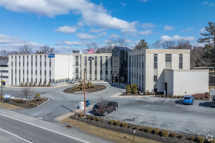 20 Erford Rd, Lemoyne, PA for lease - Building Photo - Image 1 of 8