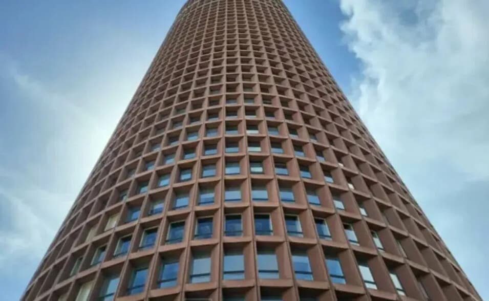 Office in Lyon for lease - Building Photo - Image 1 of 168