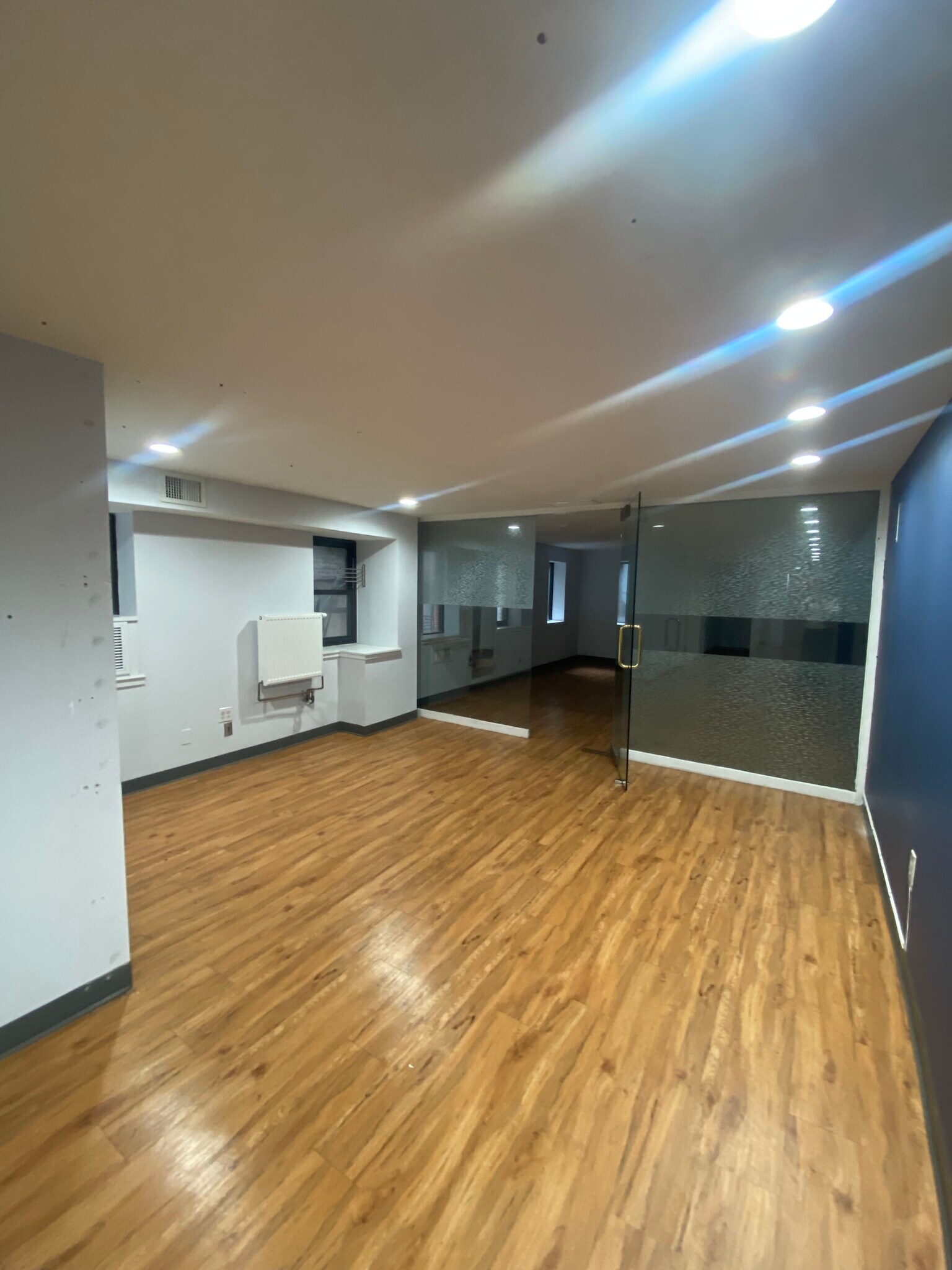 186 W 80th, New York, NY for lease Interior Photo- Image 1 of 18