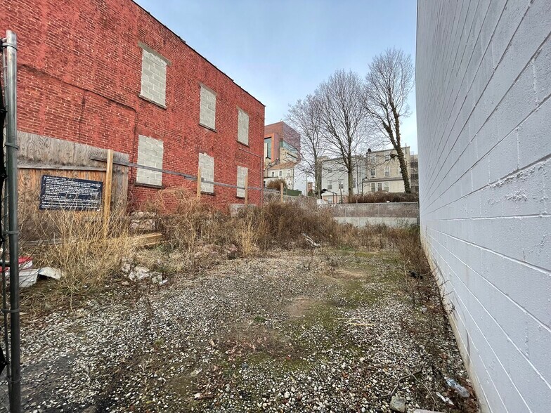 77 Montgomery Ave, Staten Island, NY à vendre - Photo du bâtiment - Image 2 de 4