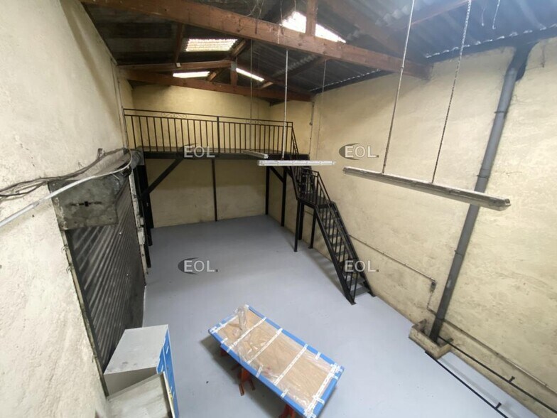 Flex in Combs-la-Ville for lease - Interior Photo - Image 3 of 5
