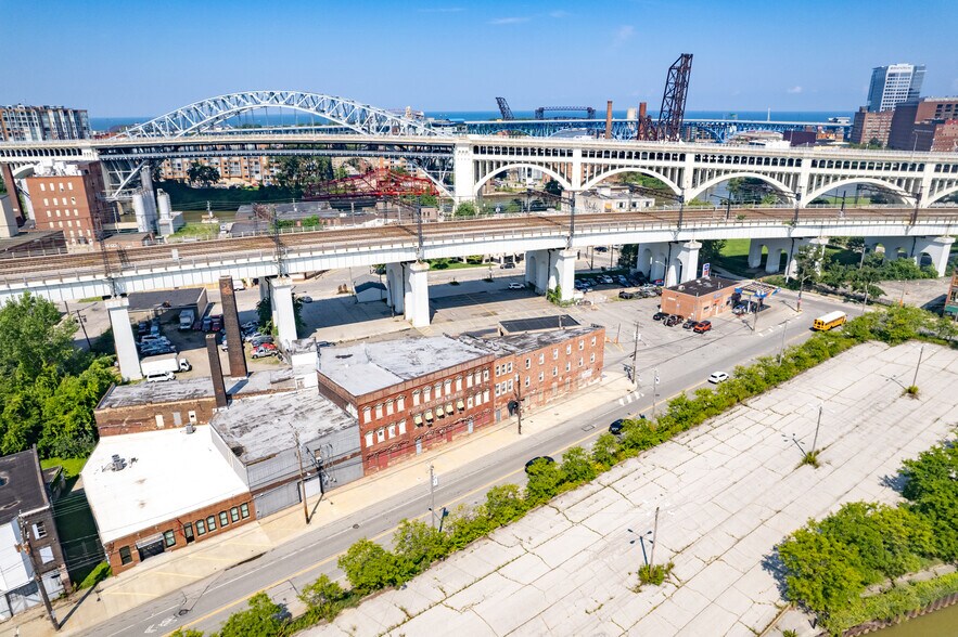 1736 Columbus Rd, Cleveland, OH for sale - Building Photo - Image 2 of 20