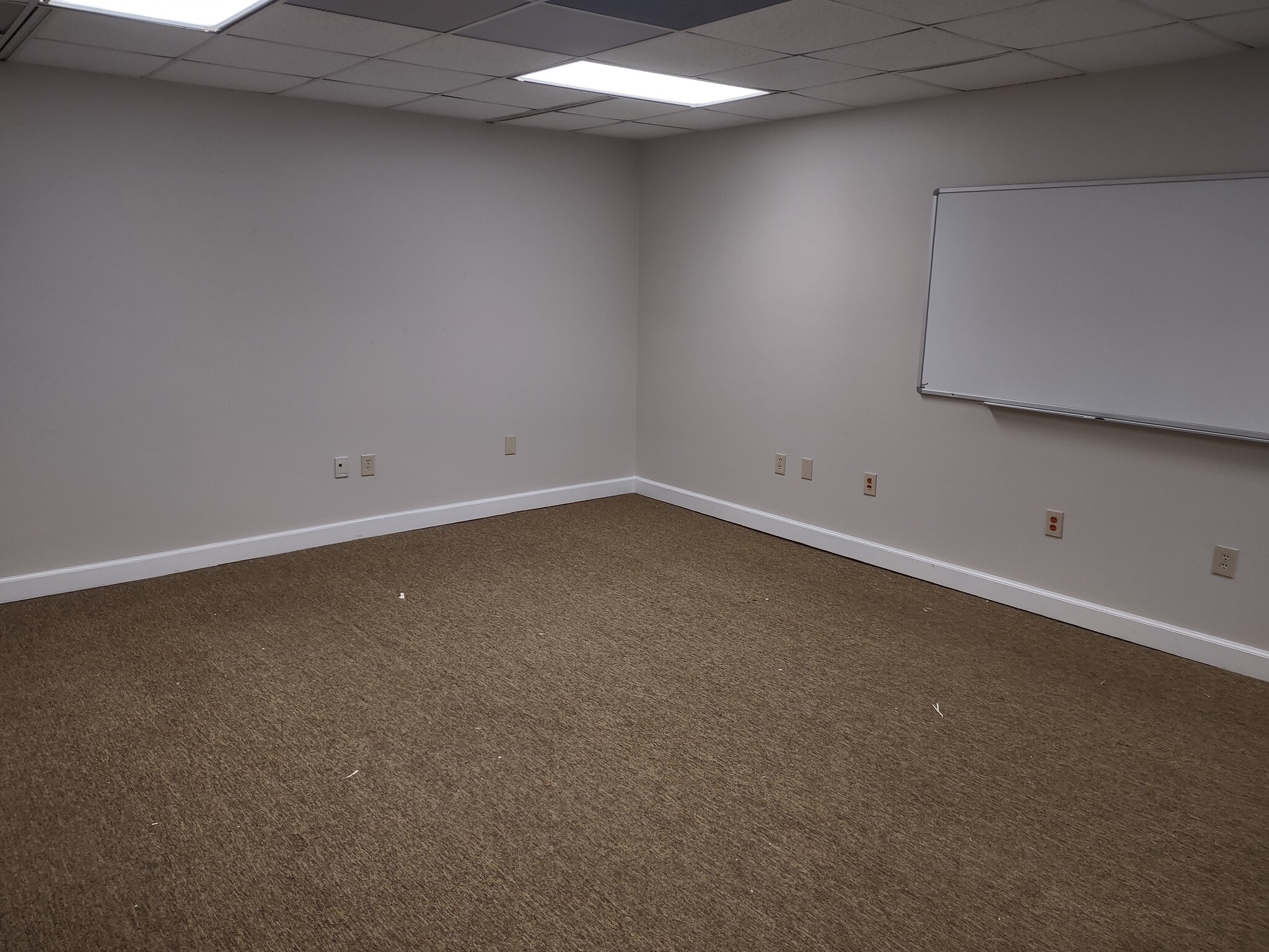 801 W Bay Dr, Largo, FL à louer Photo intérieure- Image 1 de 13