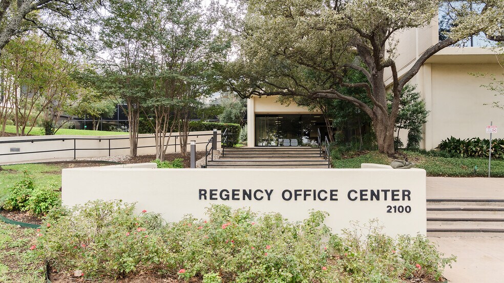 2100 S Interstate 35 S, Austin, TX à louer - Photo du bâtiment - Image 3 de 20