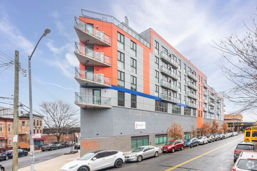 4001 New Utrecht Ave, Brooklyn, NY à louer - Photo du bâtiment - Image 3 de 5