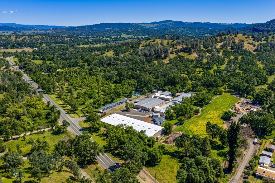 12762 Highway 29, Lower Lake, CA à vendre - Photo du bâtiment - Image 3 de 53