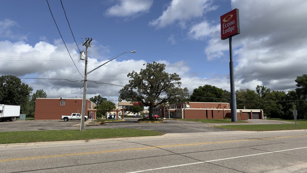 815 1st St S, Waite Park, MN for sale - Building Photo - Image 3 of 14