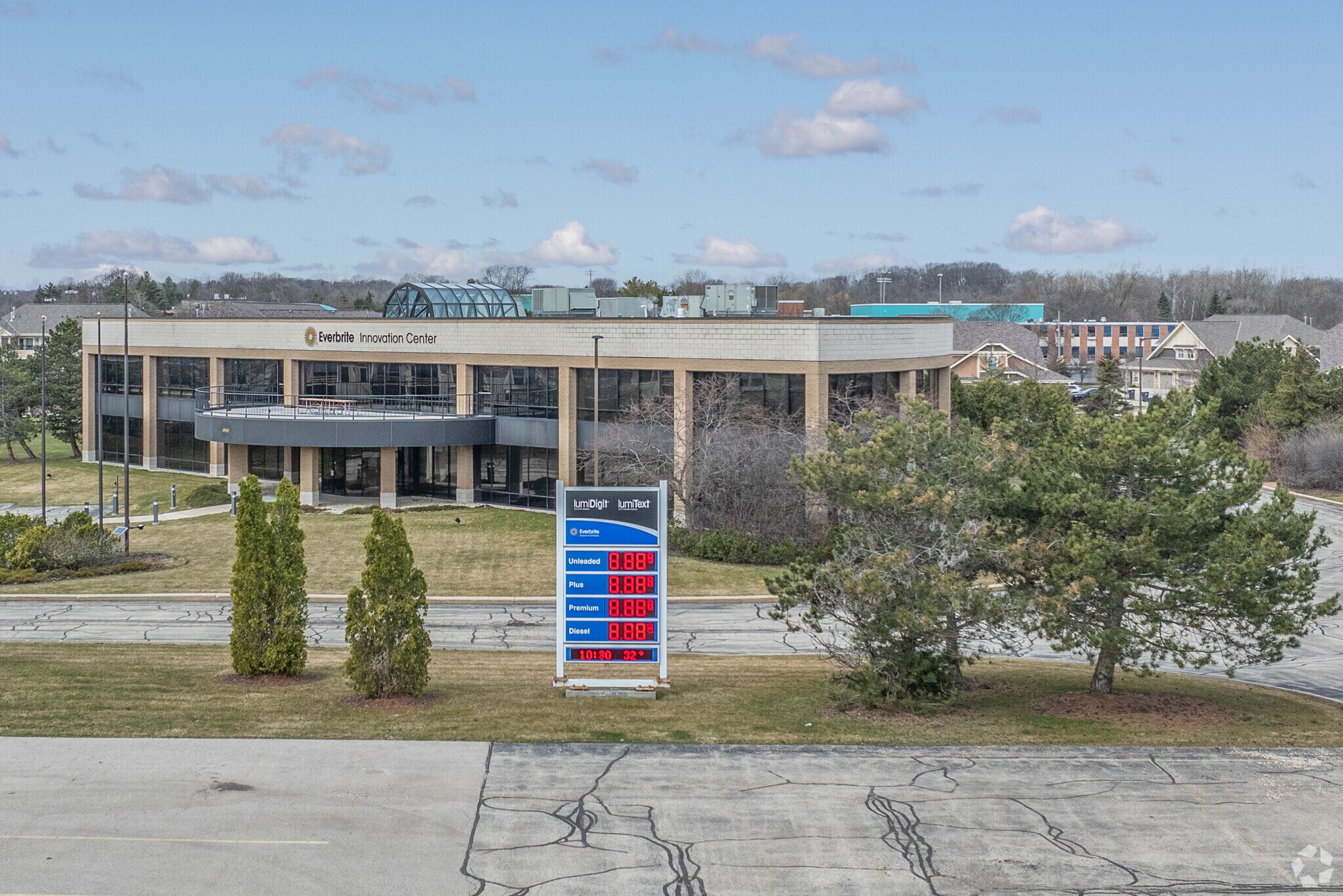 4969 S 110th St, Greenfield, WI à vendre Photo principale- Image 1 de 8