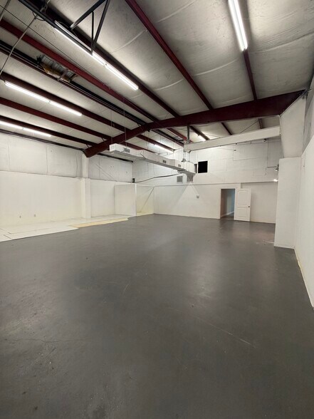 4429 Spencer Hwy, Pasadena, TX à louer - Photo du bâtiment - Image 3 de 25