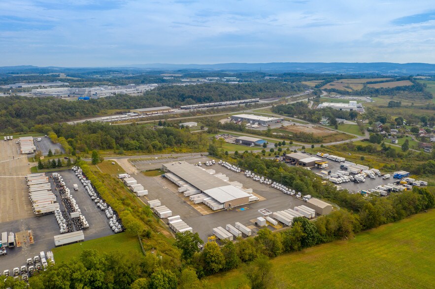 217 E View Dr, Mount Pleasant, PA à vendre - Photo du bâtiment - Image 3 de 8