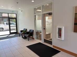 695 NW York Dr, Bend, OR for lease Interior Photo- Image 1 of 14