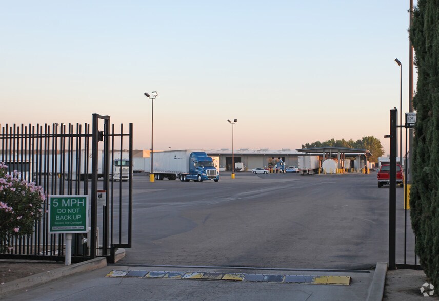 2577 W Yosemite Ave, Manteca, CA à vendre - Photo principale - Image 1 de 5