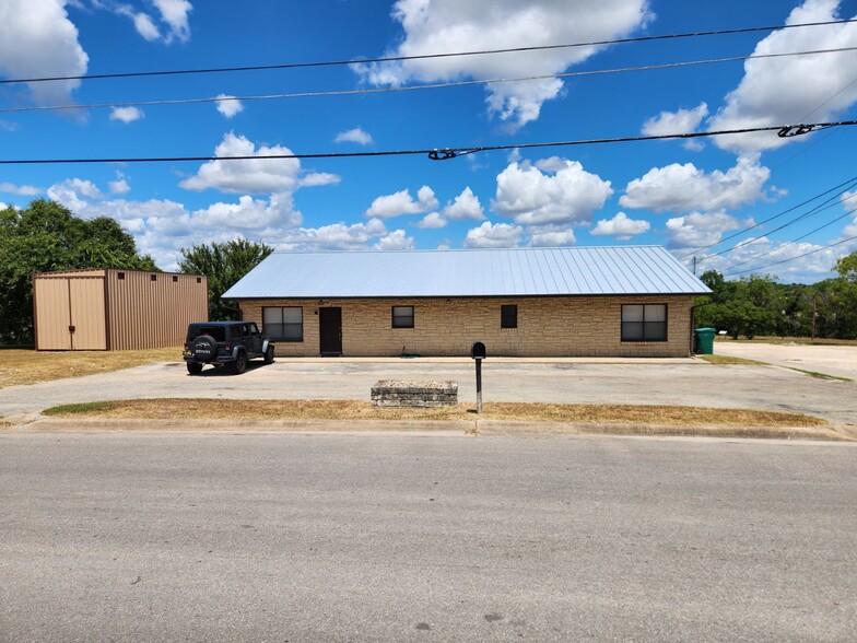 306 E C Ave, Belton, TX for sale - Building Photo - Image 1 of 1