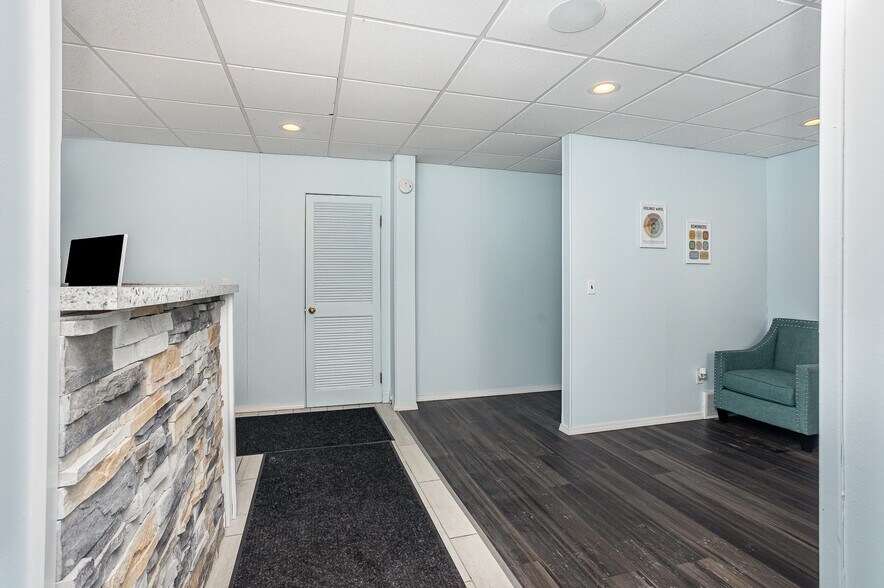 7261 Gratiot Rd, Saginaw, MI à vendre - Photo du bâtiment - Image 3 de 26