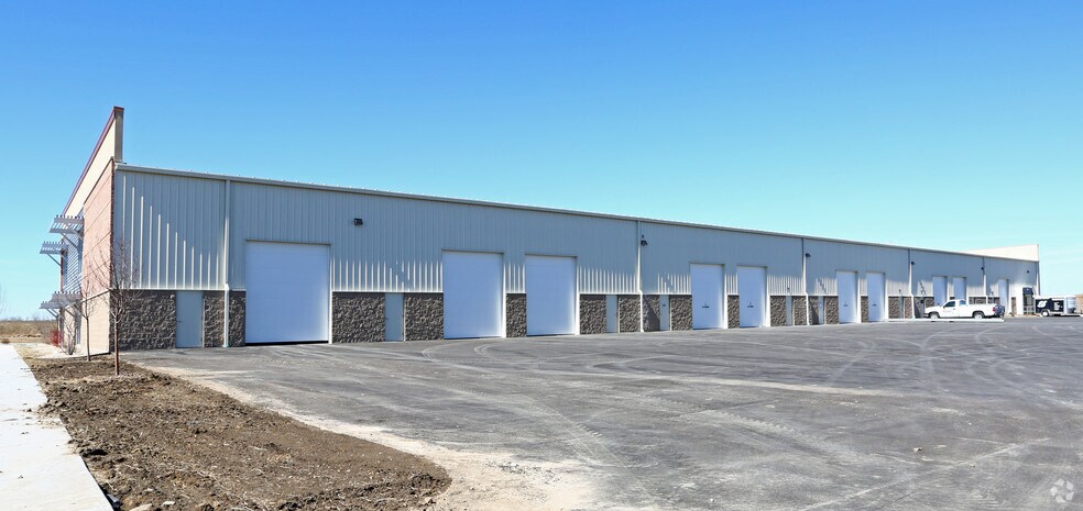 807 Liberty Dr, Verona, WI for lease - Building Photo - Image 2 of 9