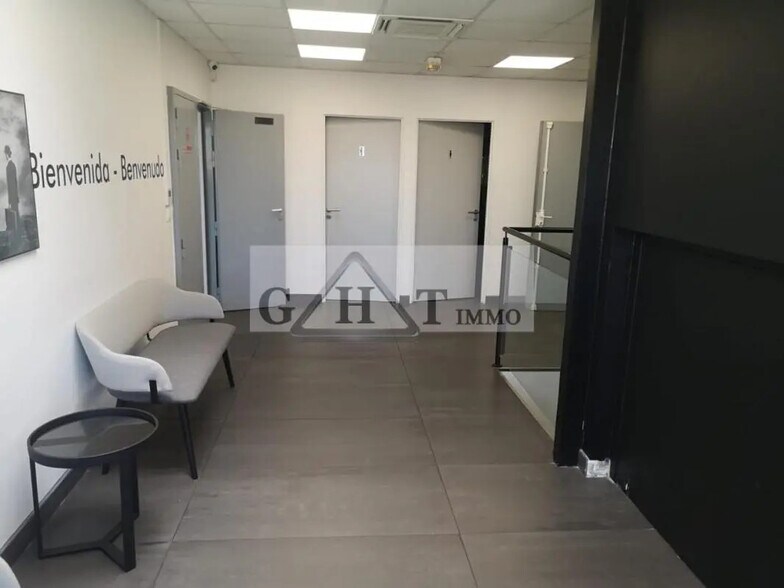 Office in Neuilly-Plaisance for sale - Building Photo - Image 2 of 12