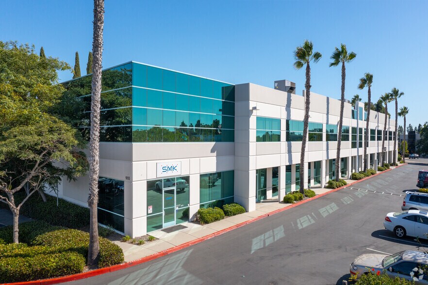 1055 Tierra del Rey, Chula Vista, CA à vendre - Photo du bâtiment - Image 1 de 1