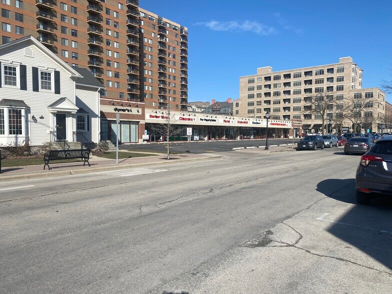 20-40 S Dunton Ave, Arlington Heights, IL à louer - Photo du bâtiment - Image 3 de 9