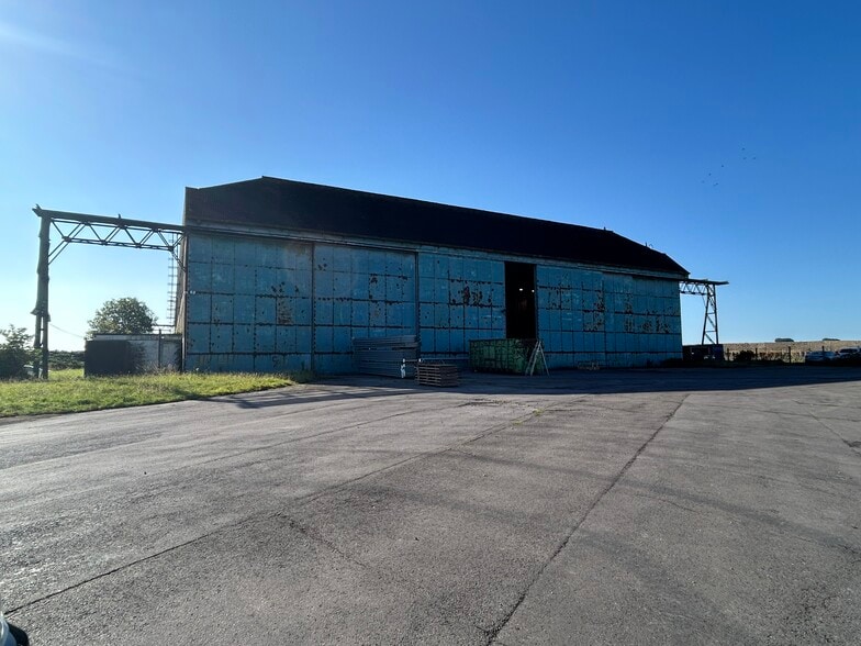 C2 Wroughton Airfield Orbital Rd, Wroughton for lease - Building Photo - Image 2 of 8