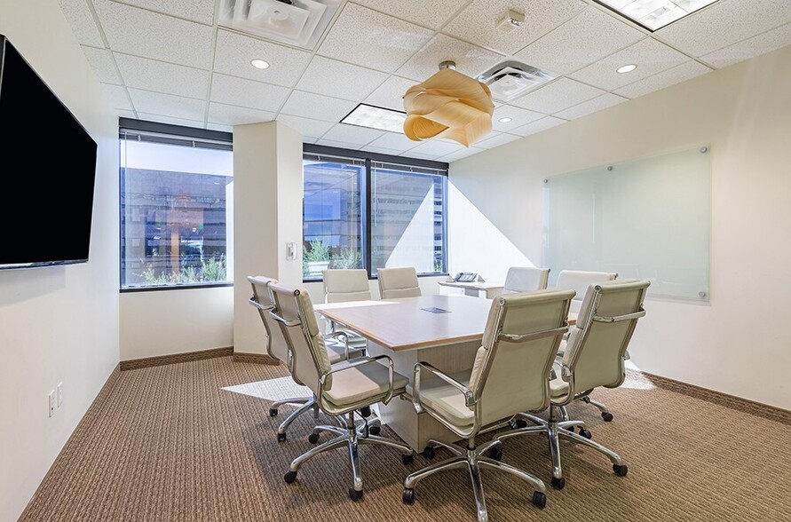 4742 N 24th St, Phoenix, AZ à louer - Photo du bâtiment - Image 3 de 6